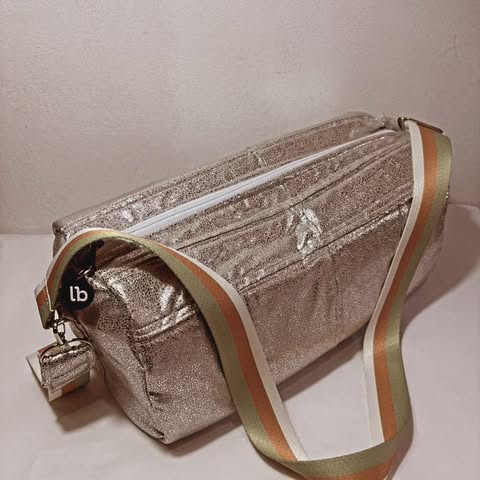 bolso dorado tubo